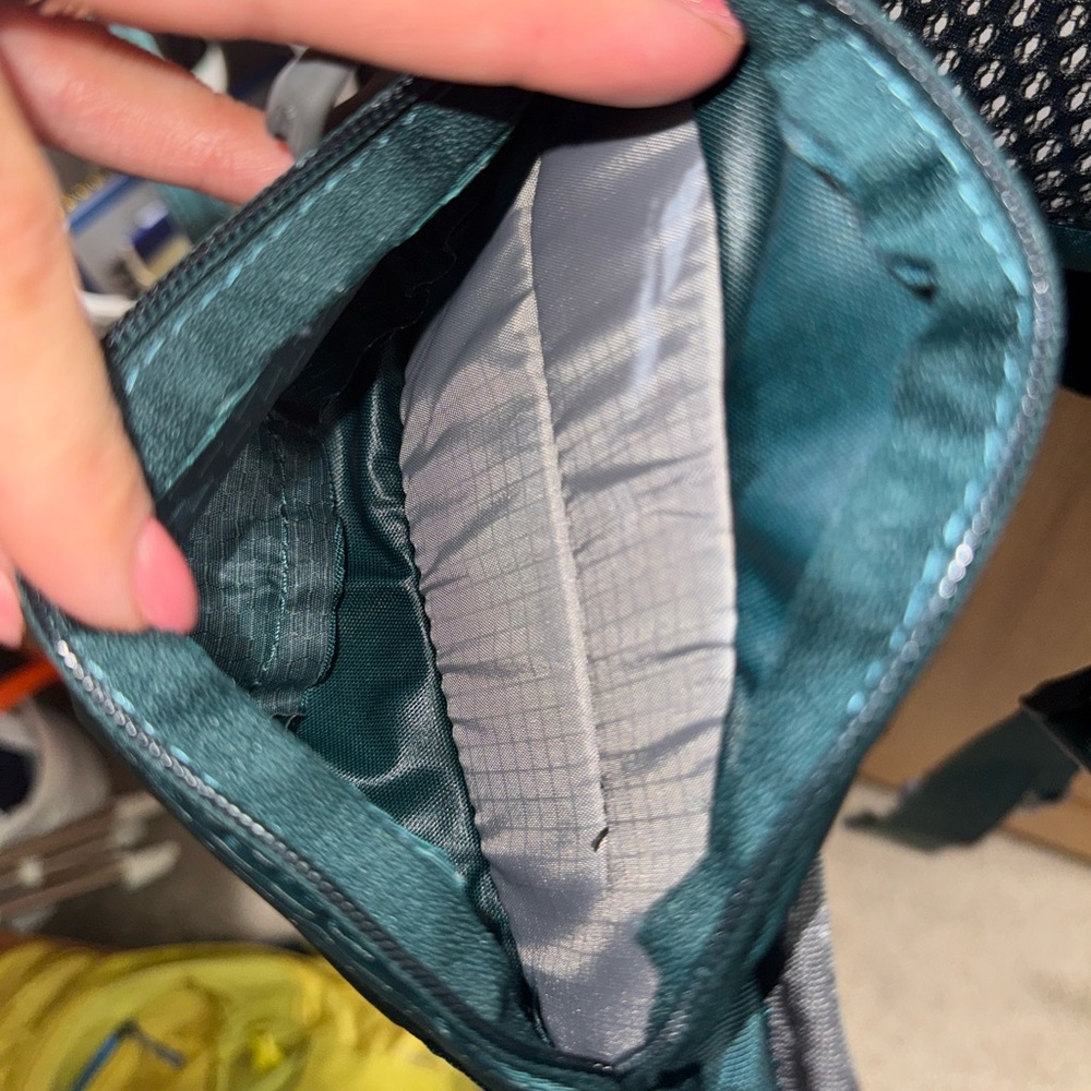 Gregory Juno 30 Backpack in the color Emerald Green - Picture 3 of 13